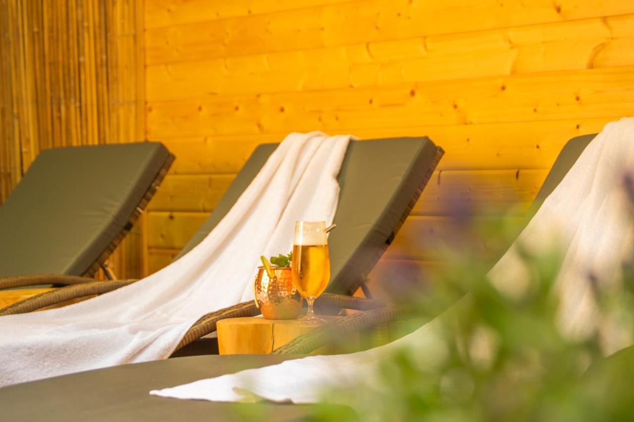 Wellnessoase Mitten In Der Wasserfallstadt Triberg Triberg im Schwarzwald Екстериор снимка