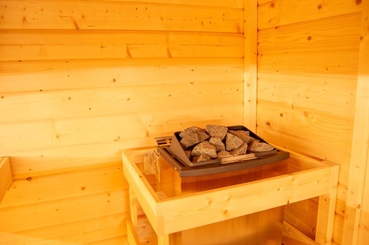 Wellnessoase Mitten In Der Wasserfallstadt Triberg Triberg im Schwarzwald Екстериор снимка
