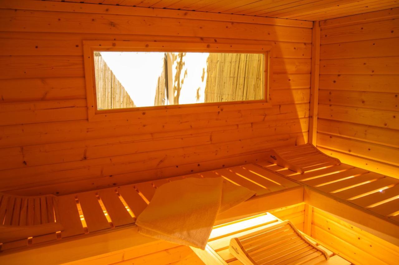 Wellnessoase Mitten In Der Wasserfallstadt Triberg Triberg im Schwarzwald Екстериор снимка