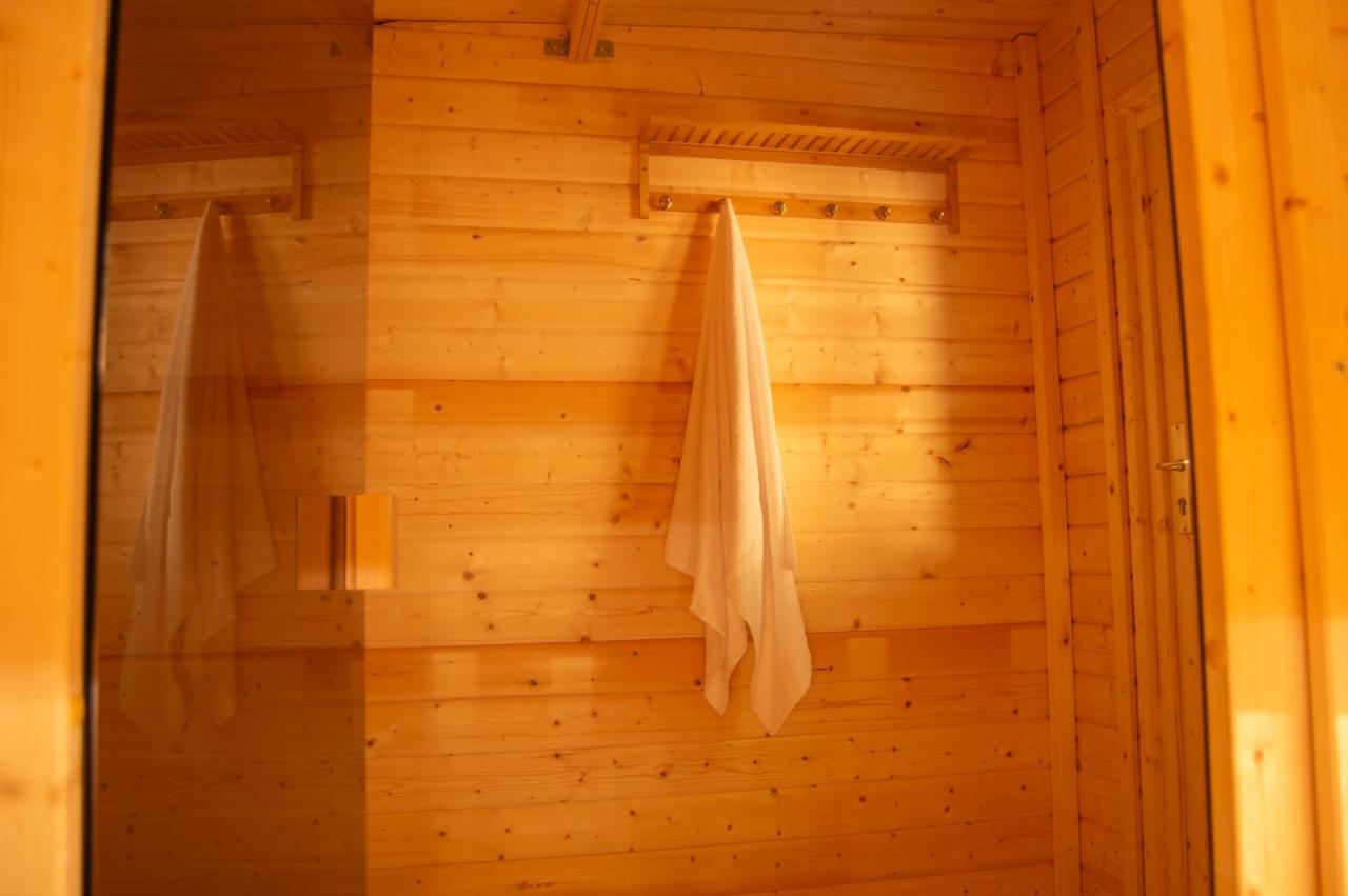 Wellnessoase Mitten In Der Wasserfallstadt Triberg Triberg im Schwarzwald Екстериор снимка