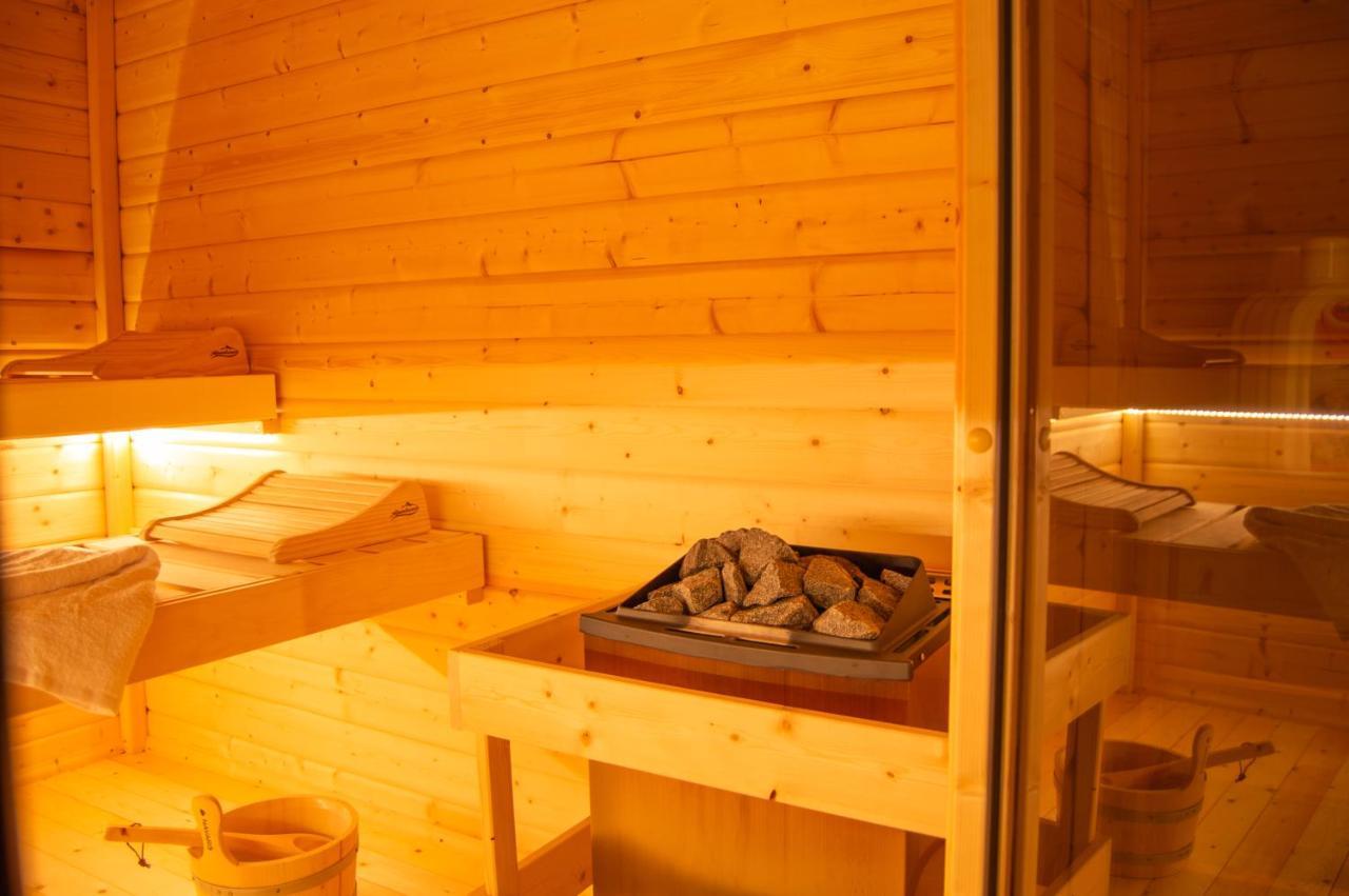 Wellnessoase Mitten In Der Wasserfallstadt Triberg Triberg im Schwarzwald Екстериор снимка